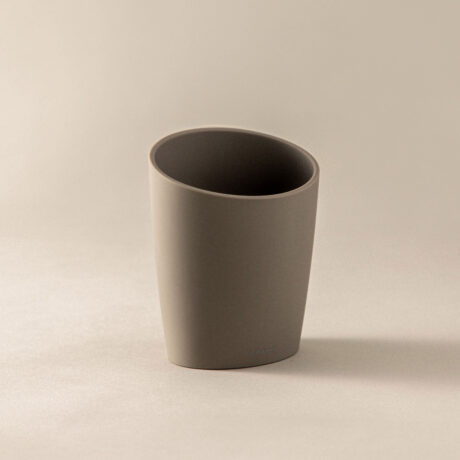 FREE STANDING BRUSH HOLDER SOFT GRY (11X13X8)