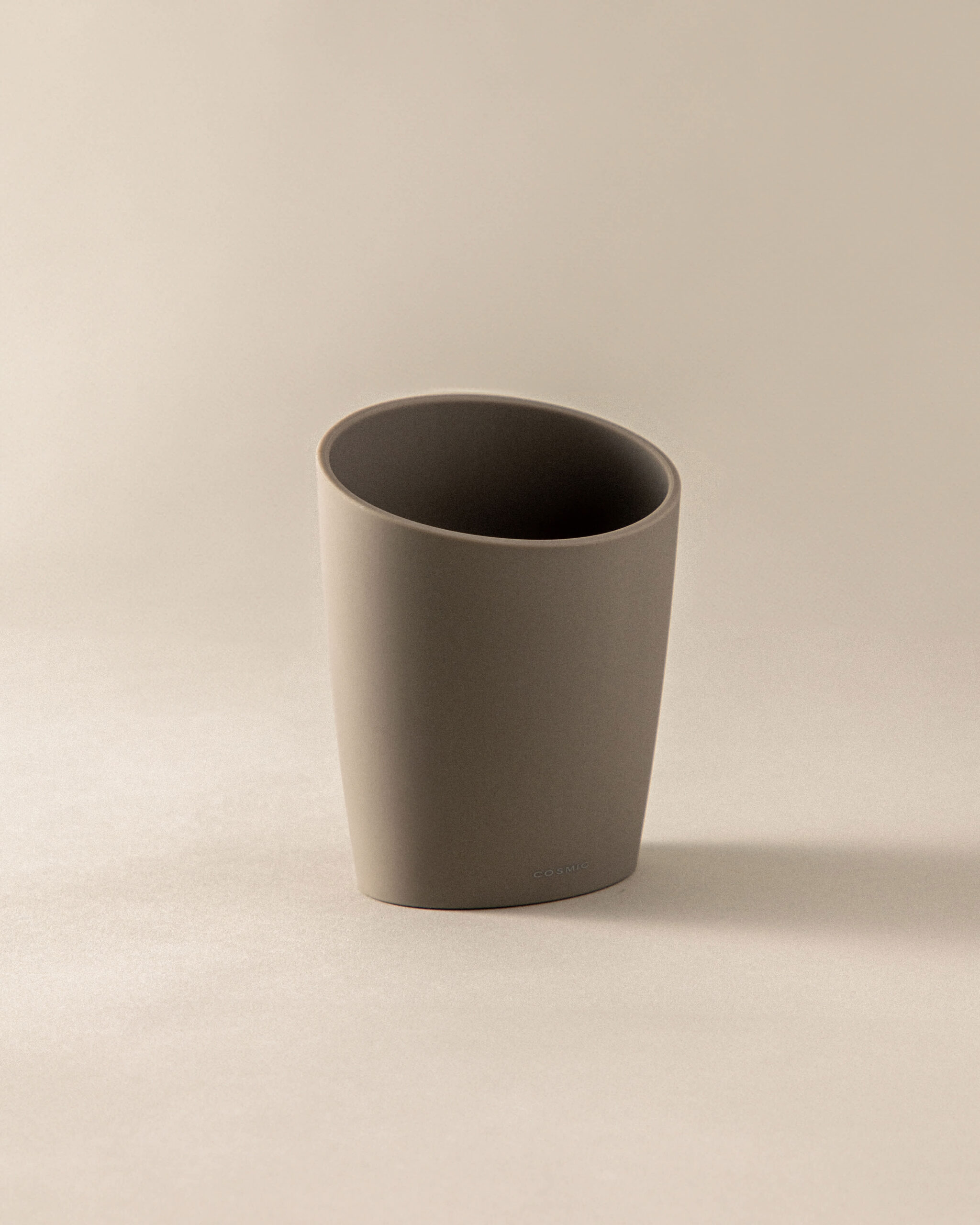 FREE STANDING BRUSH HOLDER SOFT GRY (11X13X8)